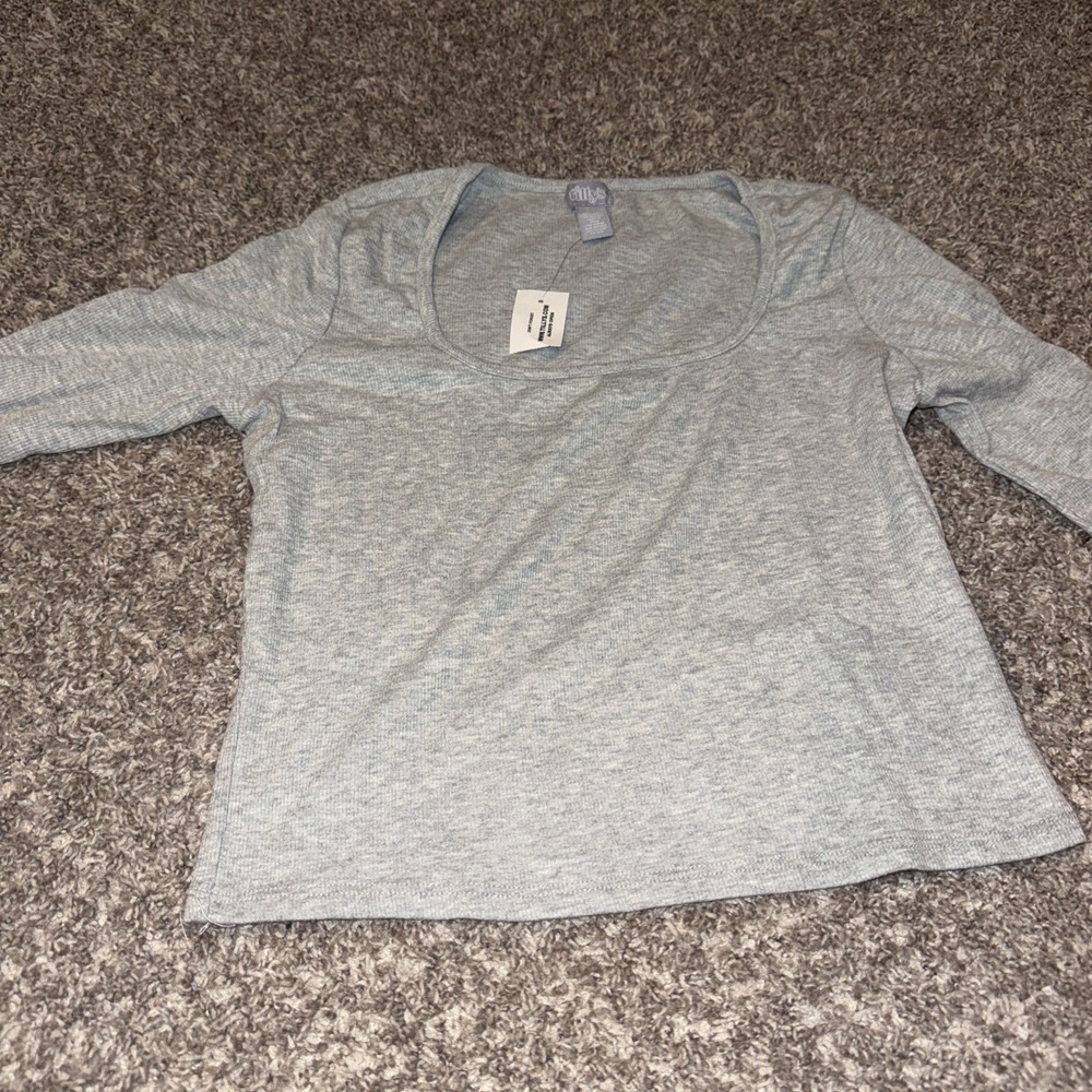 Tillys Girls Kids Large Square‎ Neck Shirt Gray
